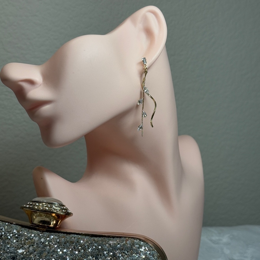 ⚜️ Gold Leafs Earrings With  Gems 🍃 - Picture 3 of 6